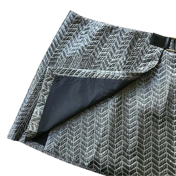 Tru Trussardi Metallic Wrap Leather Buckle Mini Skirt Silver Size IT40 US6 Small - Picture 3 of 7